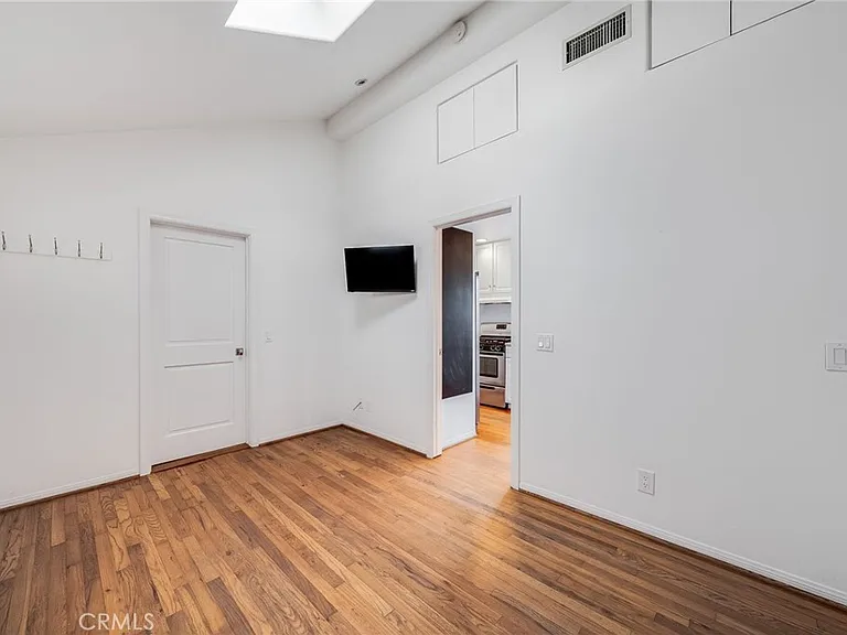 1641 Catalina — Photo 11