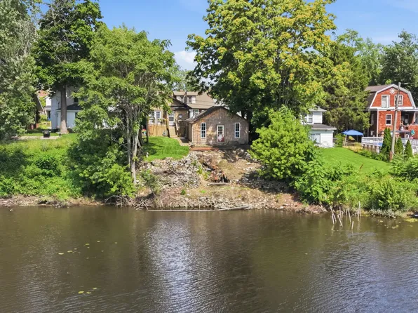650 Water St, Hobart, IN 46342
