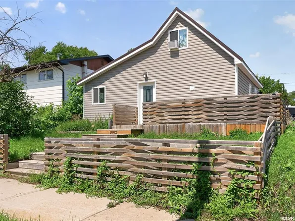 1002 Stadacona STREET W, Moose Jaw, SK S6H 0K9