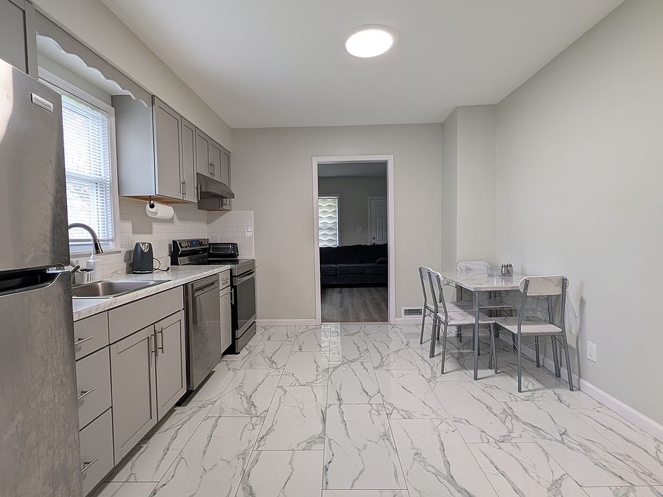 1st image of 447 25th St Unit 1