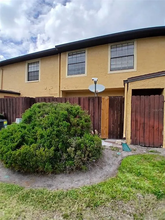 Photo 1 of 34 - 7454 Wynnewood Sq #188 - Winter Park, FL Primary Photo - 7454 Wynnewood Sq #188