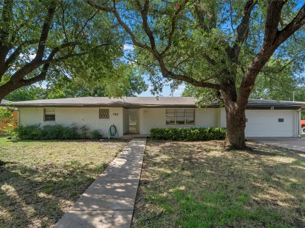 733 W 5th St, Mc Gregor, TX 76657