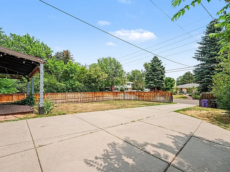746 N Monaco Pkwy — Photo 32