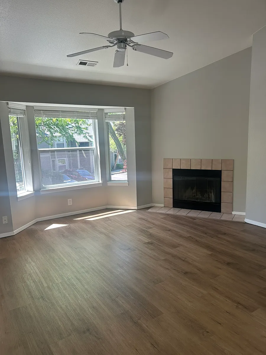 Building Photo - 1492 N Hartman St #201
