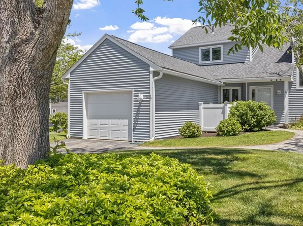 17 Fairway Dr, Plymouth, MA 02360