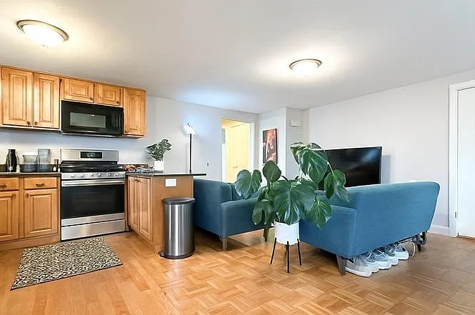 2 bed, 670 sqft, $2,900 — Photo 2