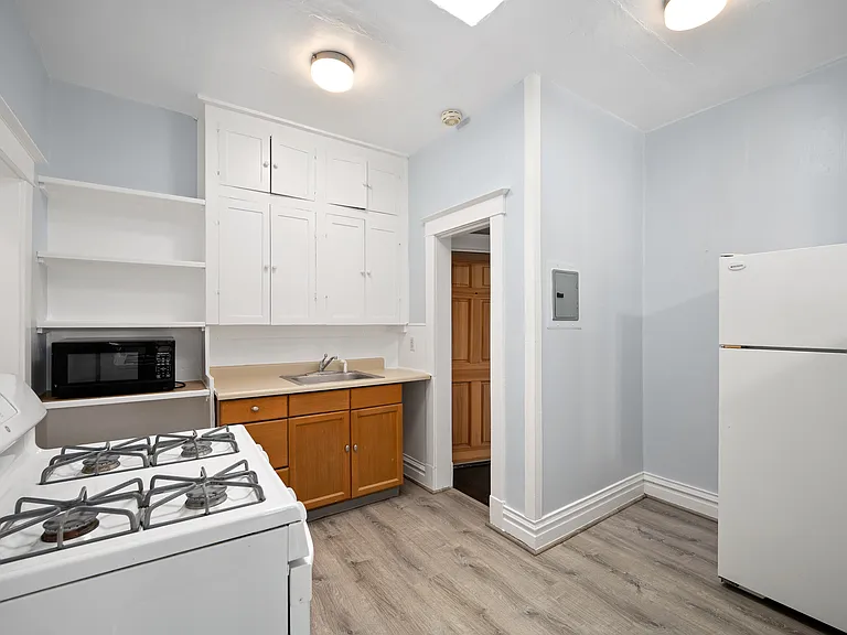 1825 N Elm St #3 — Photo 6