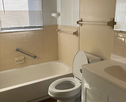 2nd image of 1064 S Lexington Ave APT A