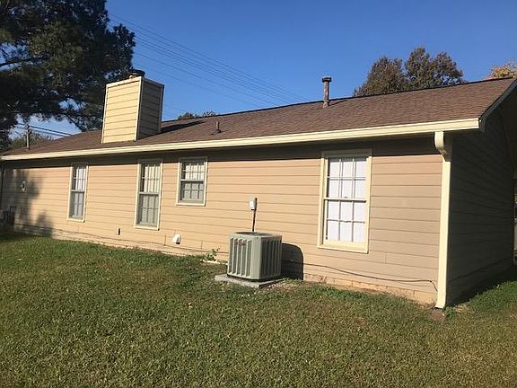 4th image of 604 S Jeff Davis Dr