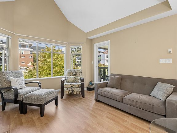 5th image of 2059 Chesterfield Ave #505