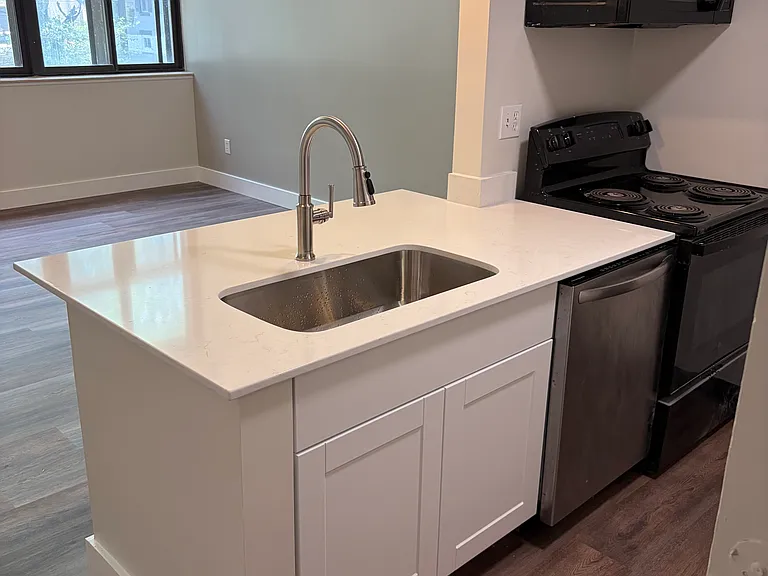 Parkway Apartments — Photo 12
