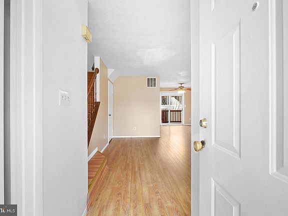 4th image of 19 Perryfalls Pl