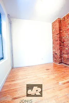 Rented by Jonis Realty | media 7