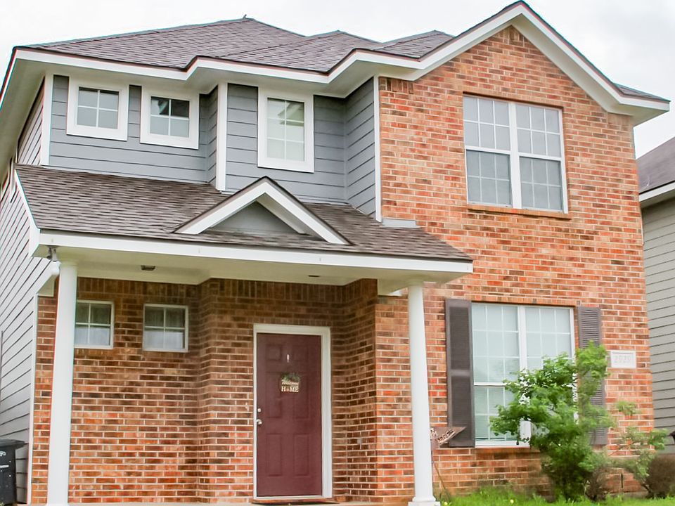 1st image of 2929 McLaren Dr #1