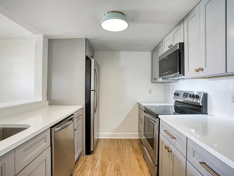 Soho Apartments — Photo 14