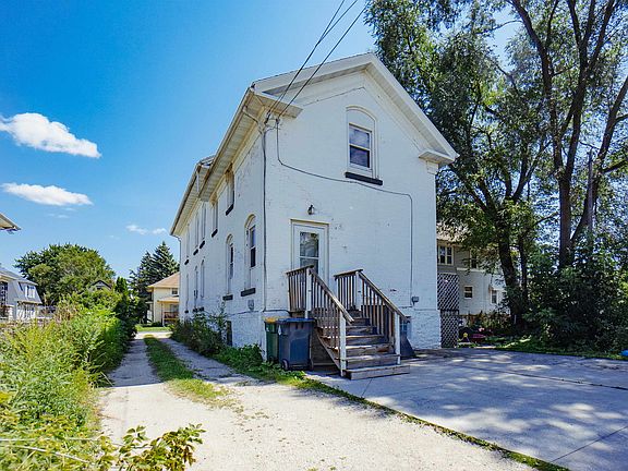3rd image of 182 Amory St