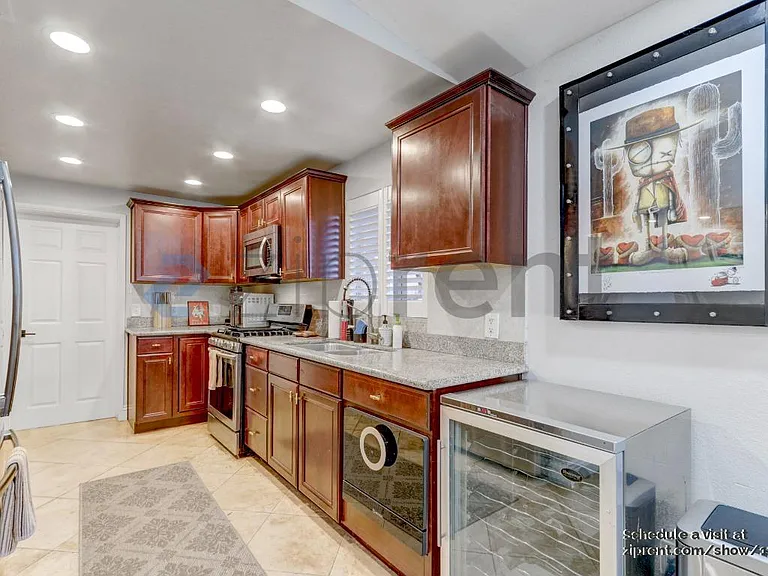 2975 Webster Ave — Photo 7