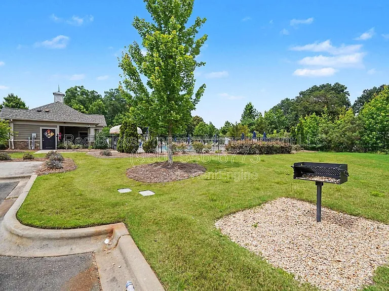 655 Brookhaven Dr — Photo 35
