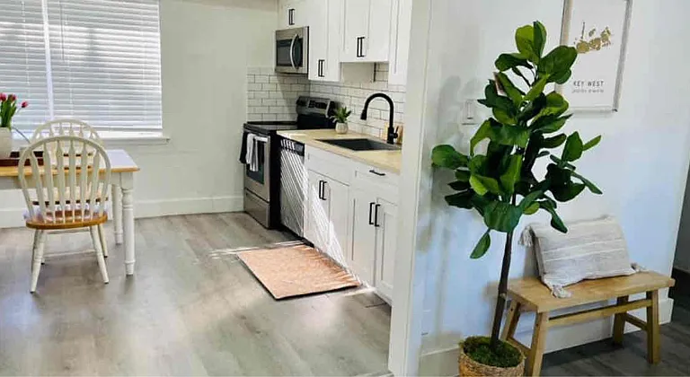 2604 Dauphin St — Photo 3