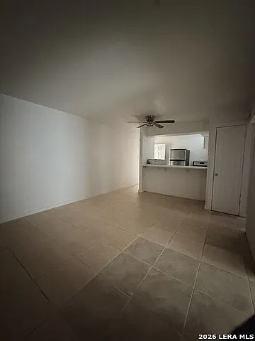 2 bed, 1.0 bath, 2856 sqft, $1,000 — Photo 3