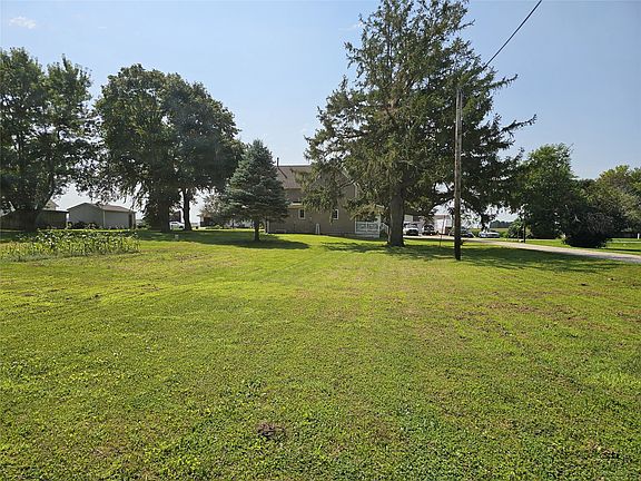 3rd image of 15427 Locust St