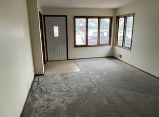 4104 Silver Lake Rd, Saint Anthony, MN 55421