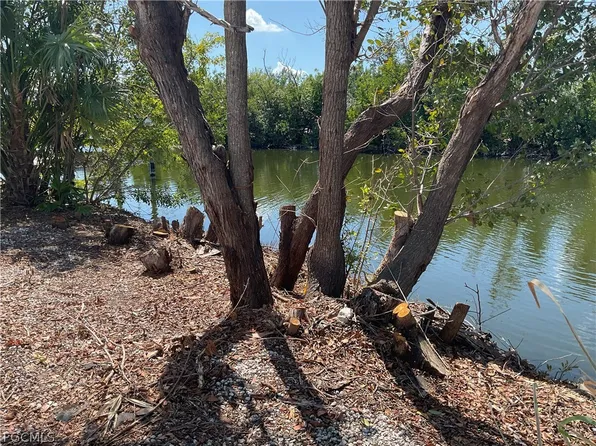 7156 Cobiac Dr, Saint James City, FL 33956