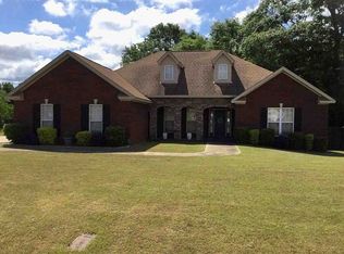 218 Jennifer Ln, Deatsville, AL 36022