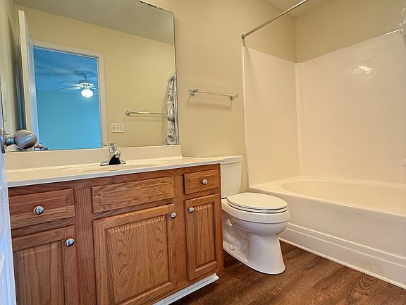 2nd Master bedroom ensuite bathroom