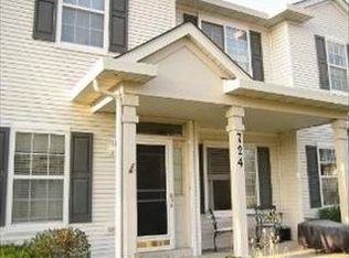 724 County Line Rd, Aurora, IL 60502