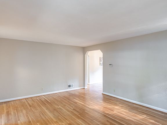 3rd image of 341 Wisteria Dr