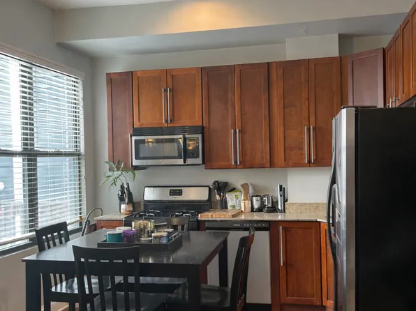 2106 W Huron St APT 2F, Chicago, IL 60612