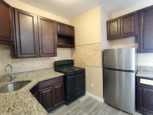 Rented by Signature Property Realty | media 15