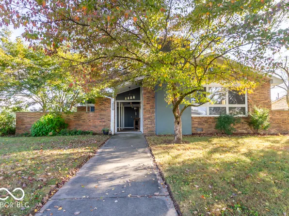 4735 Woodcrest Dr, Columbus, IN 47203