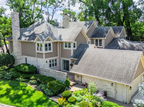 3595 Far Hills Ave, Dayton, OH 45429