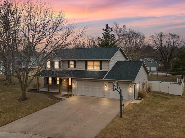 702 N Couchman Cir, Mount Pleasant, IA 52641