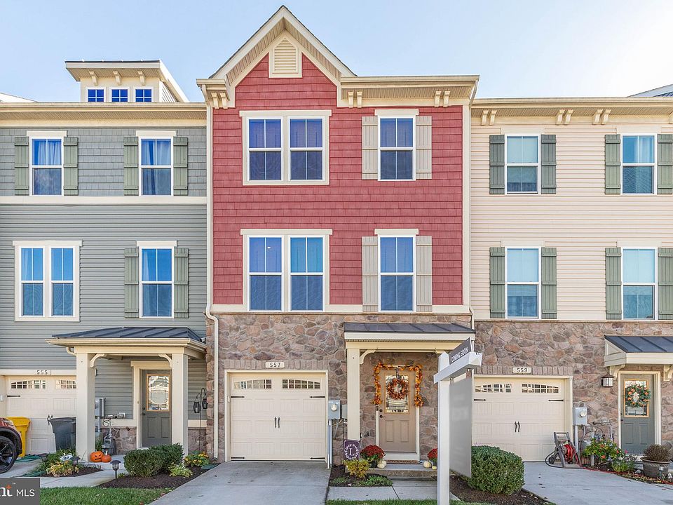 1st image of 557 Fox River Hills Way