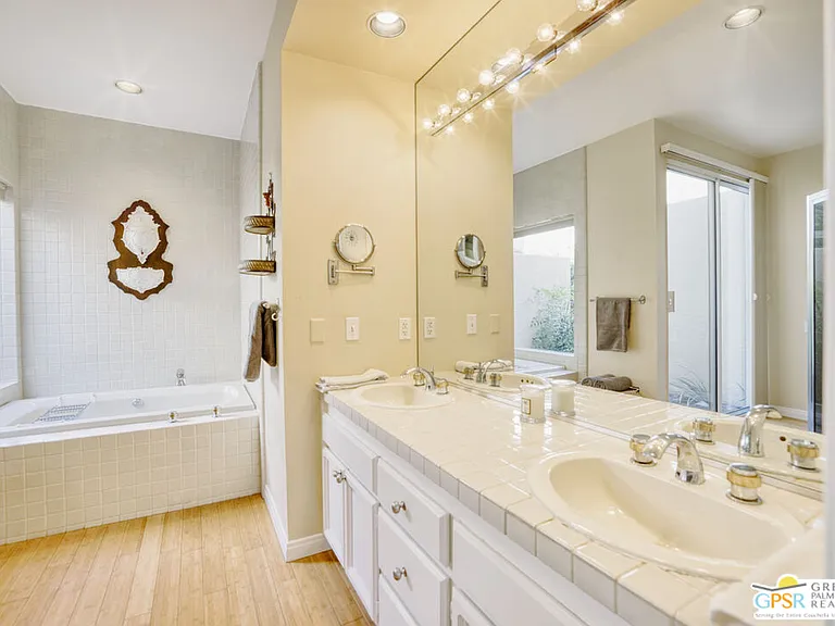 164 Lake Shore Dr — Photo 8