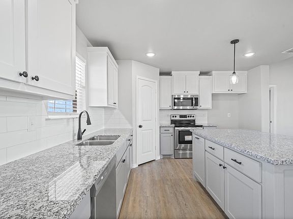 5th image of 11813 County Road 6400 #B