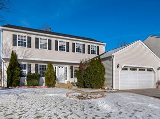 2 Sheffield Ct, Streamwood, IL