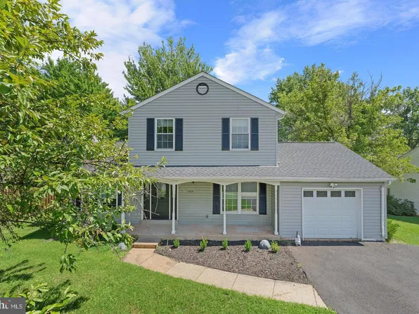 1465 Kingstream Dr, Herndon, VA 20170