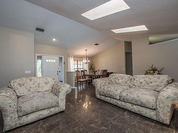 3rd image of 3417 Bloomingdale Oaks Dr