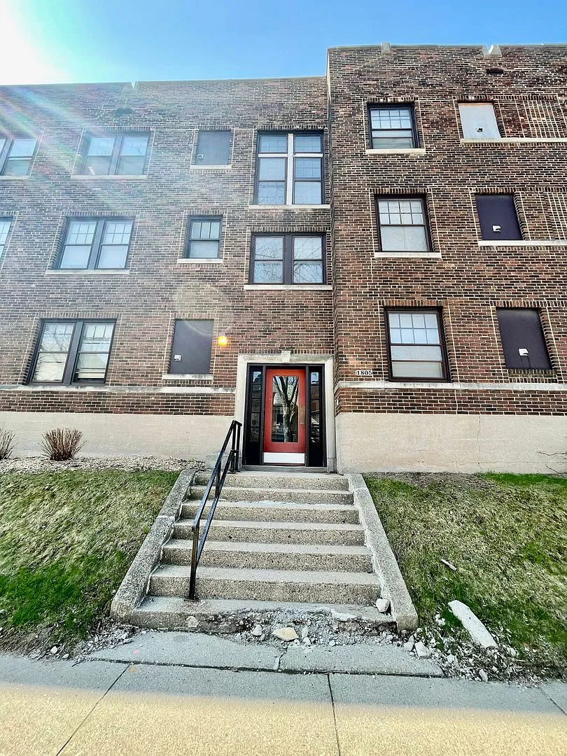 1805 E Park Pl. — Photo 1