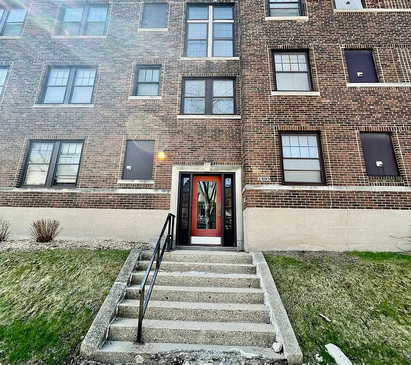 1805 E Park Pl