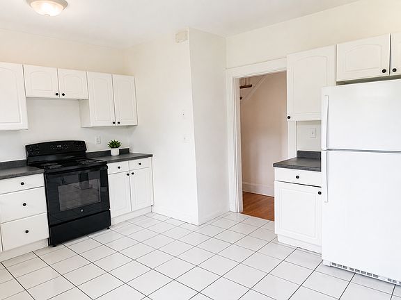 3rd image of 14 Hammondswood Rd Unit 14