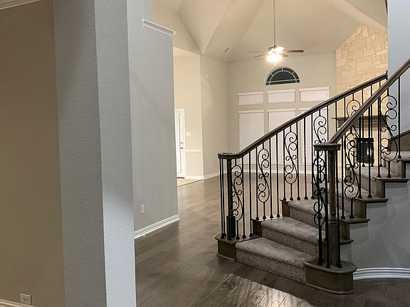 2nd image of 106 Laurel Oak Dr