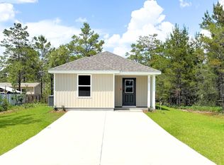 115 E Tiger Lily Ln, Defuniak Springs, FL 32433