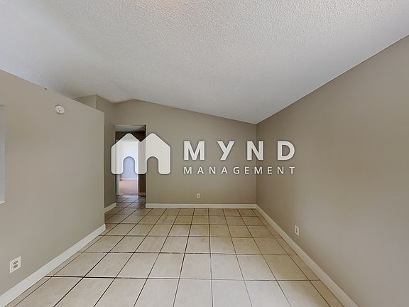3rd image of 1326 Trollman Ave