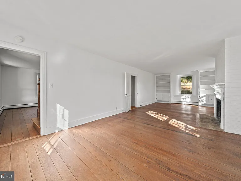 1025 N Chatham Rd — Photo 17