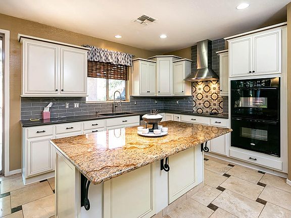 Fully Remodeled Kitchen